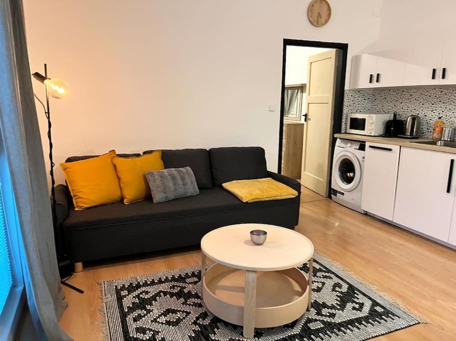Cute Apartment In The Old Town Братислава Екстериор снимка